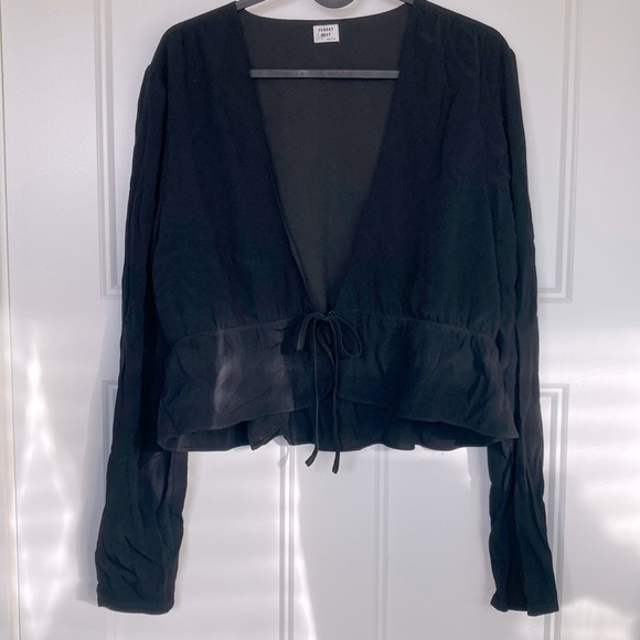 Sunday Best Tie-Front Crop Blouse - Picture 2 of 6